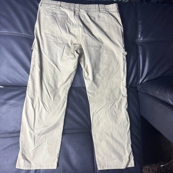 Wrangler Men's Cargo Pants Beige Relaxed Fit Flat Front Outdoor Size 42x32 - Picture 2 of 16